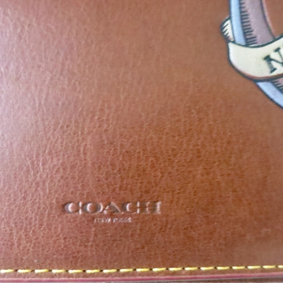 Coach Breast Wallet in Smooth Leather - Picture 8 of 8